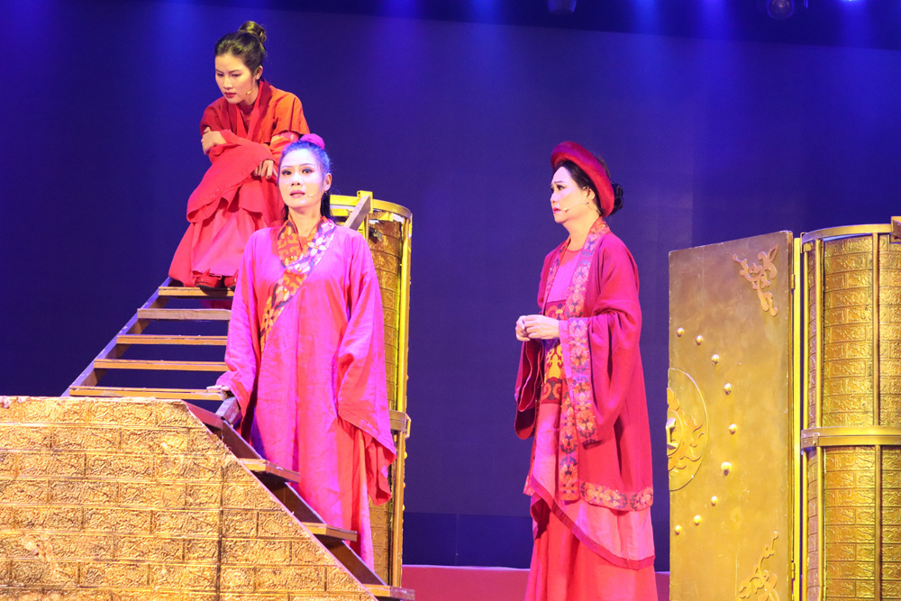 Tân sinh viên Trường Đại học Văn hóa TP. Hồ Chí Minh khám phá lịch sử qua “Thành Thăng Long thuở ấy”