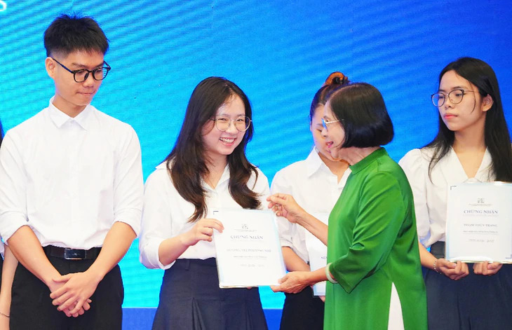 5 sinh viên Trường Đại học Văn hóa TP. Hồ Chí Minh nhận học bổng Đinh Thiện Lý năm học 2026-2027