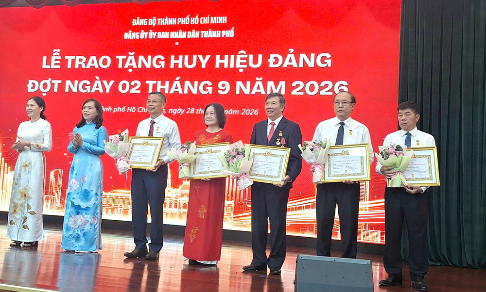 Đảng bộ Trường Đại học Văn hóa TP. Hồ Chí Minh: Vinh dự có 03 đảng viên được trao tặng Huy hiệu 35 năm tuổi Đảng đợt 02/9