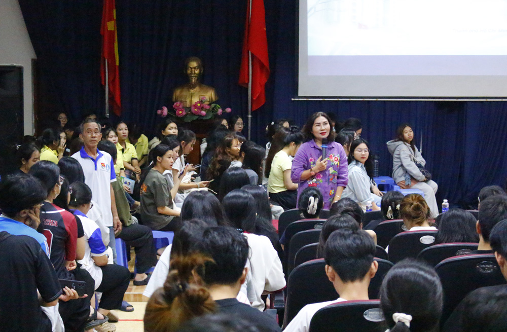 Trường Đại học Văn hóa TP. Hồ Chí Minh tổ chức gặp gỡ đại diện sinh viên tại ký túc xá