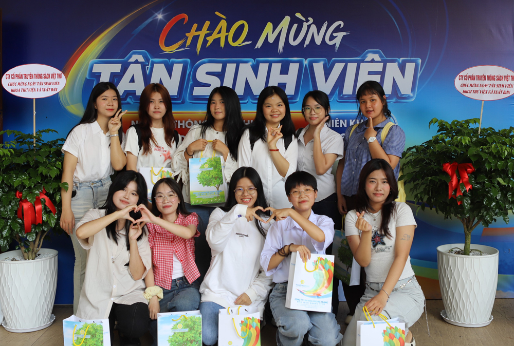 Khoa Thư viện và Xuất bản Trường Đại học Văn hóa TP. Hồ Chí Minh chào đón hơn 150 tân sinh viên khóa 2026 -2030