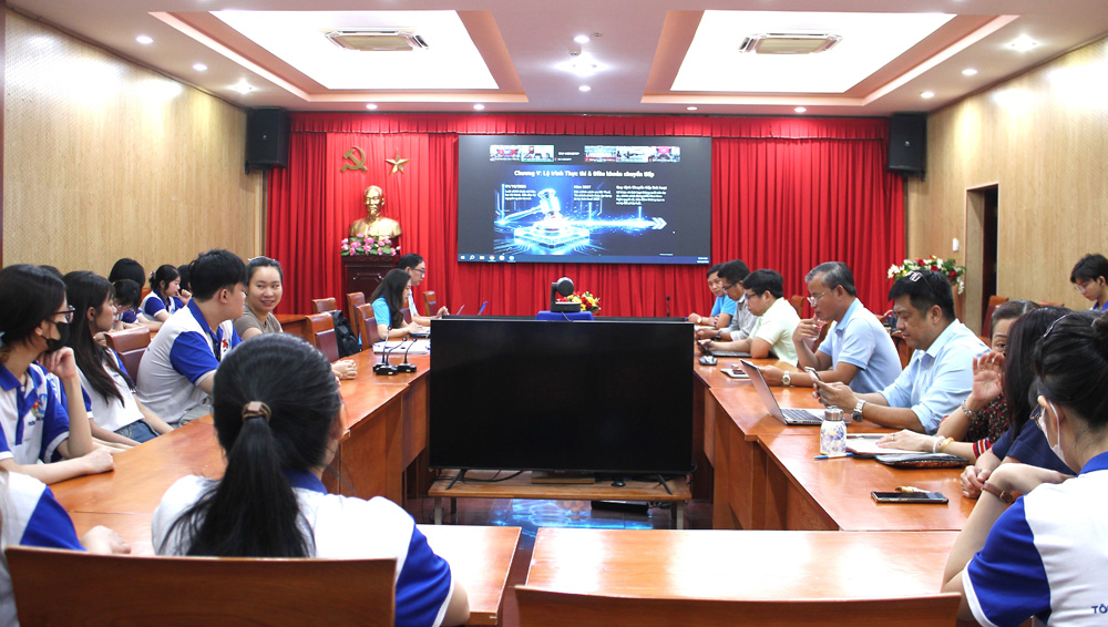 Đảng ủy Trường Đại học Văn hóa TP. Hồ Chí Minh kết nối trực tuyến Hội nghị quán triệt, triển khai thi hành Luật Phát triển đô thị