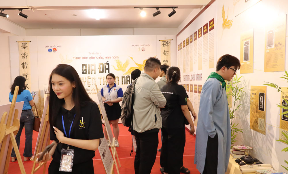 Đánh thức di sản – Lan tỏa tri thức: Dấu ấn từ không gian thác bản Hán Nôm và ATM Sách