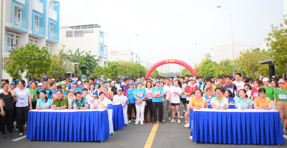 Sinh viên Trường Đại học Văn hóa TP. Hồ Chí Minh tham gia Ngày chạy Olympic “Vì sức khỏe toàn dân, vì an ninh Tổ quốc” năm 2026